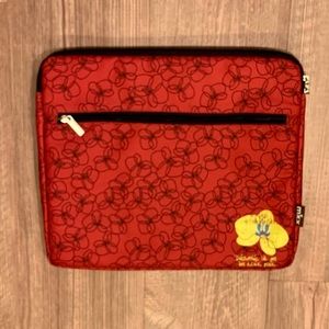 Laptop/notebook/kindle zip up sleeve. Protect your investment.